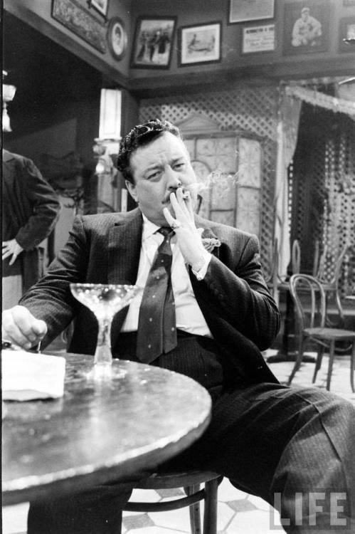 Jackie Gleason(Robert W. Kelley. n.d.)