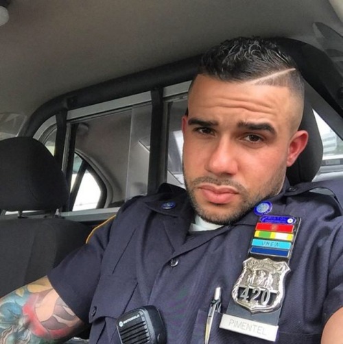 txdominican:  Hot NYC cop.