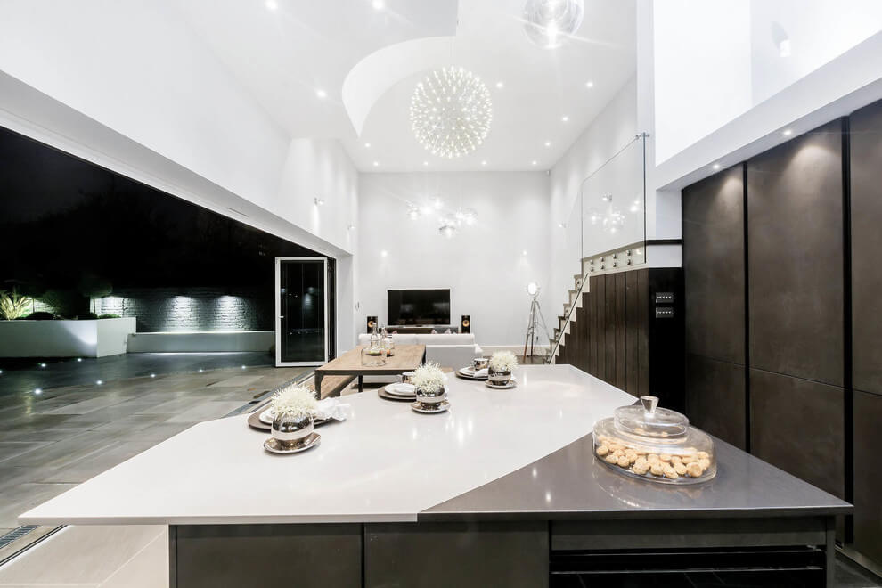 life1nmotion:  Contemporary House in LondonThis amazing contemporary residence is