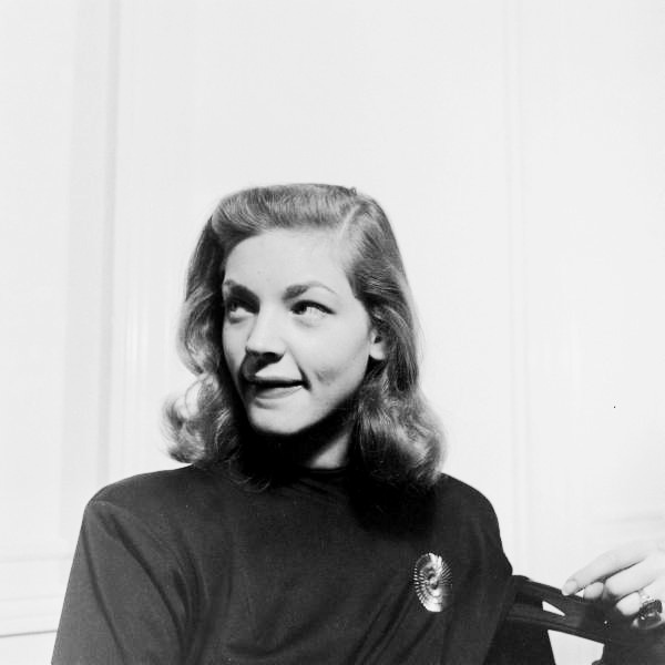 longtallsallyd:  Lauren Bacall photographed by Nina Leen, 1945.