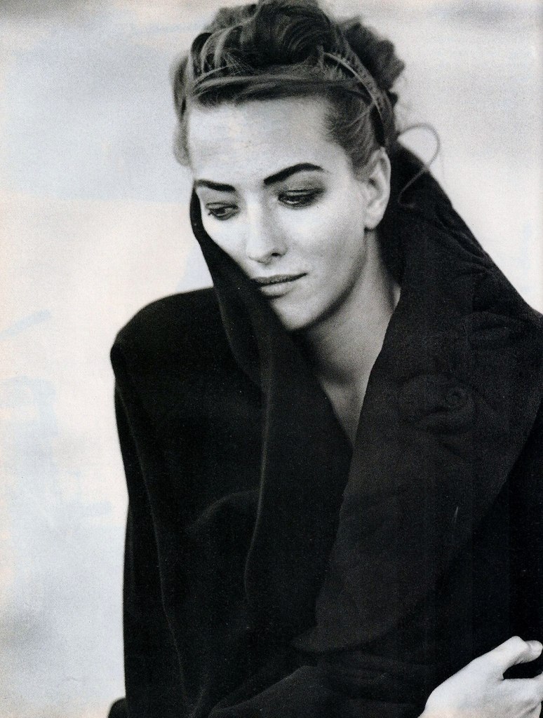 visual-me:  Italian Vogue October 1990]TatjanaModel: Tatjana PatitzPh: Peter LindberghFashion