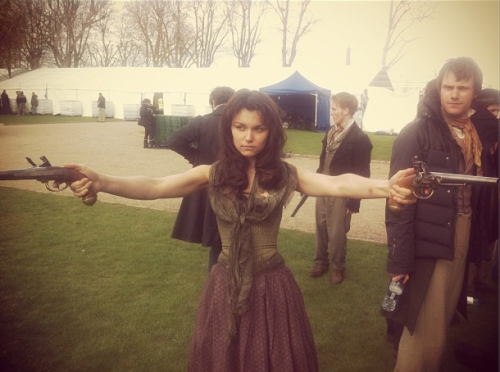 muirin007: phantomofthe-barricades: @samanthabarks: Weapons training lesson on set! Fun fact: E