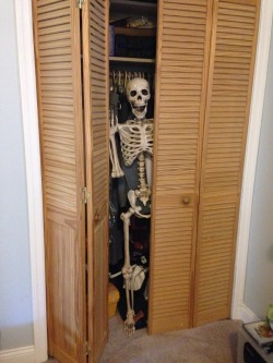 xenonwolfy:  jared811111:  This is why I can’t sleep at night… There’s a skeleton in my closet!   but he should be helping you sleep