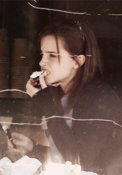 watsonlove:  Emma out in LA, Nov. 28 
