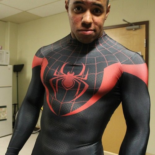 chad-hunter:gaycomicgeek: Check out this sexy male costumer, Ryan Turney. Also known as Ryan Butt To