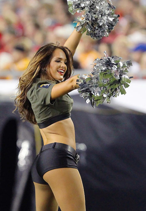 epicfemales:  Tampa Bay Bucs’ Cheerleaders showing love and respect for those who’ve served Happy Veteran’s Day! 