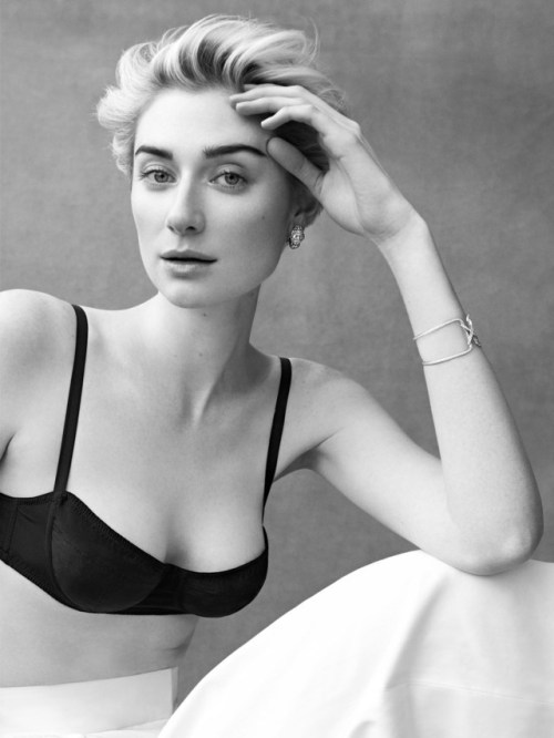 edenliaothewomb:Elizabeth Debicki, photographed by Bjorn Iooss for Porter, summer 2017.