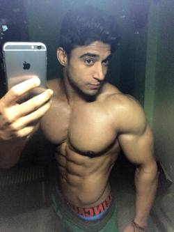 skippypodar:  Swolfie Sunday