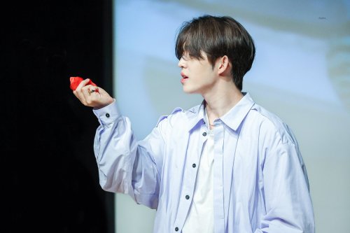 scoupsdata: 220604 M2U Fansign © Finder | do not crop logo 