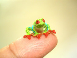 sosuperawesome:  Miniature crochet animals by SuAmi on Etsy • So Super Awesome is also on Facebook, Twitter and Pinterest •     