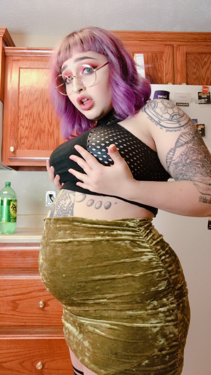 scarybabe:  Before stuffing —&gt; after 2 huge plates —&gt; after I’ve