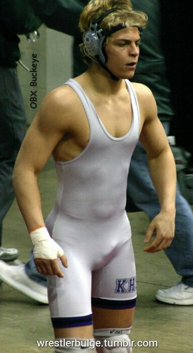 wrestlerbulge:  More STRAIGHT GUYS Here! Follow!