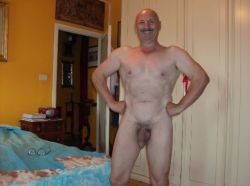 instagaydads:  Italian Daddy I’ll be visiting this winter :)…