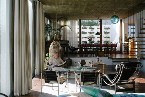 internalisecarlohomedecor: Home tour: one of my favourite homes ever is the home of these passionate