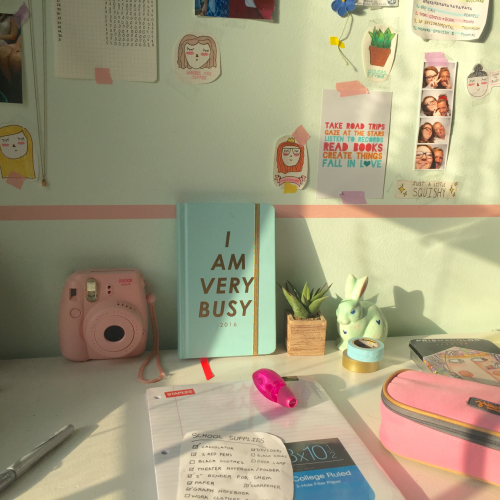 studyingbabe:8:13 || I feel like my desk right now is just a big mess of color and I love it