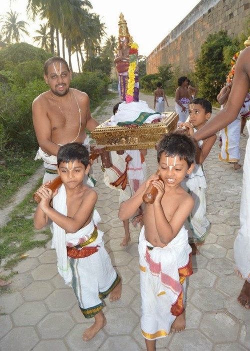 Young Vaishnava carrying the image of Kuresa Alvar, a important vaishnava saint.