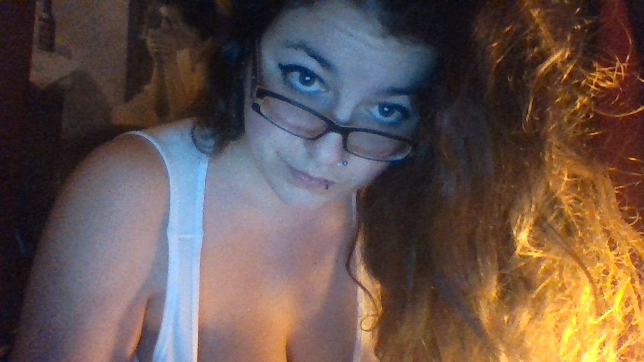 coffee-cigarettes-and-cinema:  Very rare glasses selfies