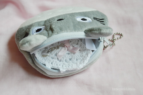 littlepinkkittenshop:  Just added this little set to my shop ♡ comes with a free totoro purse because I just think they are so cute! 