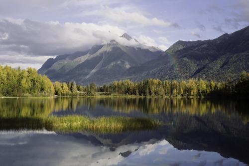 exploreelsewhere:Reflection Lake, Alaska [5648 x 3765] [OC] ✈