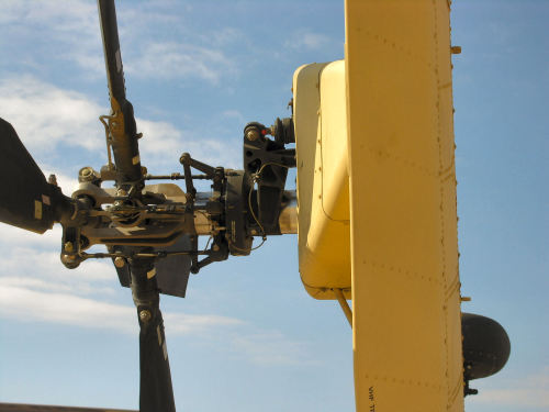 waranddestruction:  rocketumbl:  AH-64  IDF AH-64