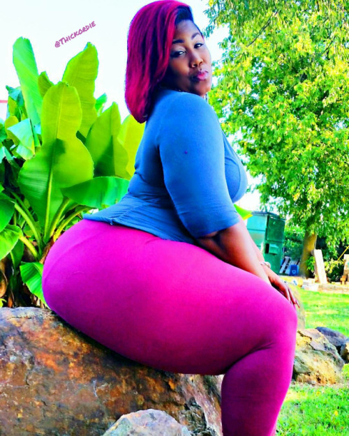 Porn Pics thickordie:  BANG..💣…@Curvycurlychrisy…THICK
