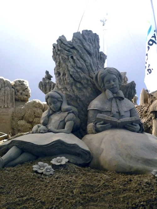 archiemcphee:  These awesome sand sculptures porn pictures