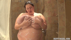 fetishontheweb:  Hit the showers w/ @winkingdaisys