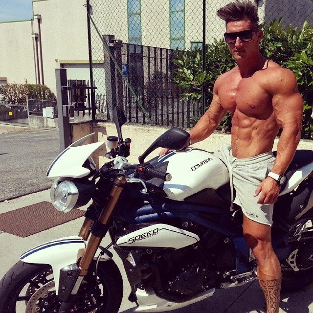 venividivicifitness:  drwannabe:  Gianluca Chirieleison  Don’t know what’s more