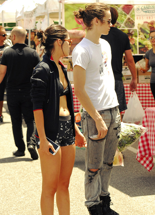 Isabelle Fuhrman and Kyle Allen out and about 1st May (x)