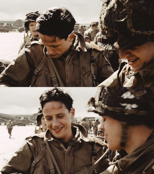 shoshimakesstuff: Sunny pre-jump Lieb (+ bonus Tab) for @basilone on her birthday✨Cap credit x