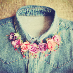 tbdressfashion:  JEANS AND FLOWERS