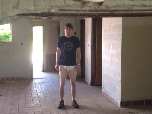 littlebabyjedi:Found an abandoned school building the other day on the way to see a waterfall.Oh boy