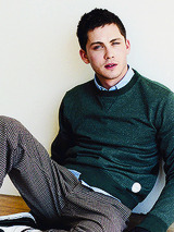 lembre-sedisso:  how are you so attractive?:↳ logan lerman