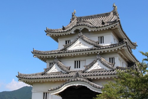 Uwajima Castle (宇和島城)This castle was constructed by a samurai named Todo Takatora.Also known as &