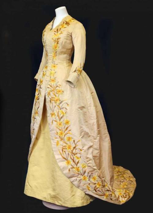 fashionsfromhistory:Dressc.1887-1897American Museum