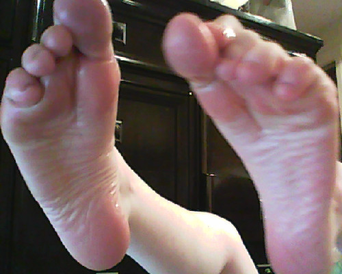 xxx-toes-babes:  Toe Fucking