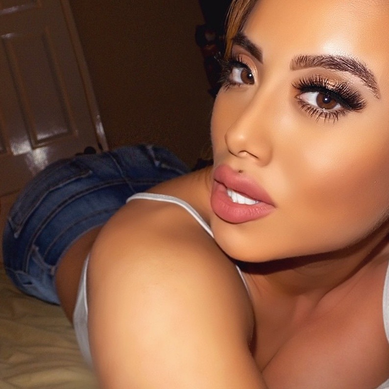 roughbitch36:  So a lot of people have been asking what my daughter looks like, this