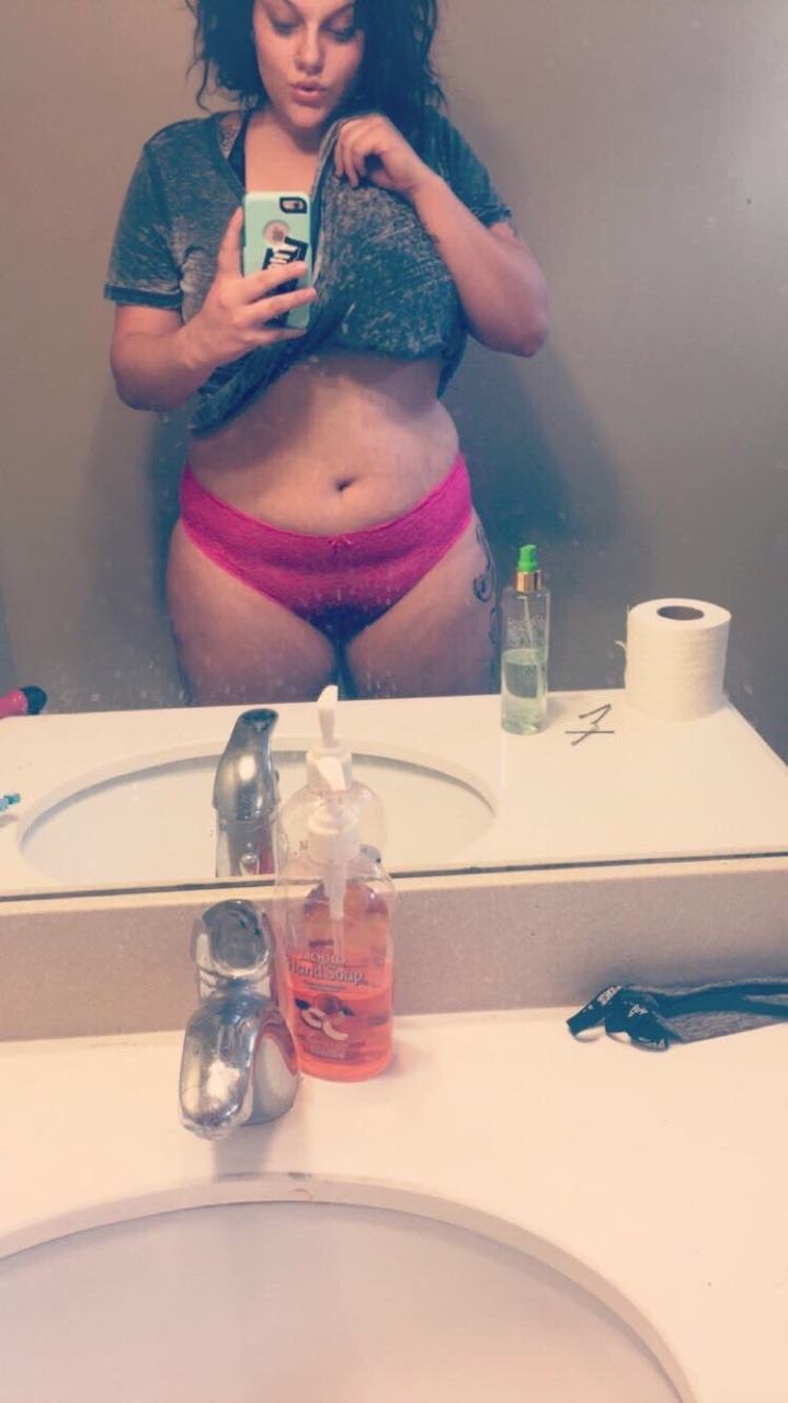jaydebellexxx:  Almost winter. Get you a chubby girl 😈