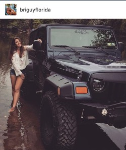 Barefooted Jeepgirls