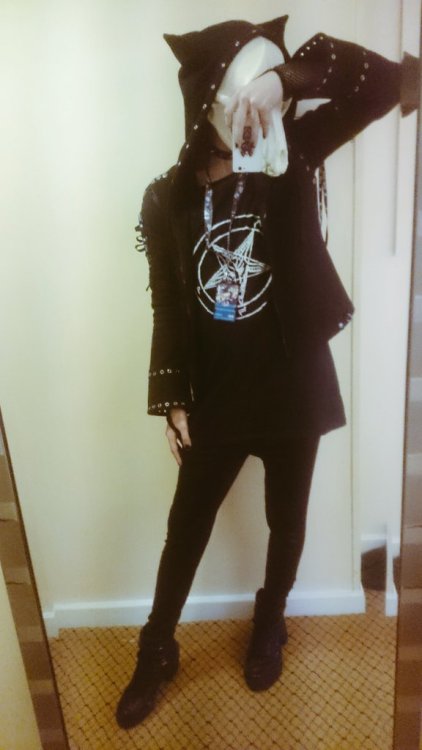 thefingerfuckingfemalefury:  priestessamy: witnesstheabsurd: New looks GOOD LOOK  AESTHETIC