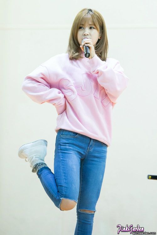 Chorong (A Pink) - Artillery Brigade Soldiers Event Pics