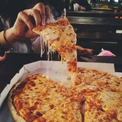 cndrhlla:  i need pizza