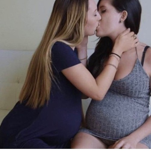 daddysliltlslut:I wish I had a pregnant friend to do this with.