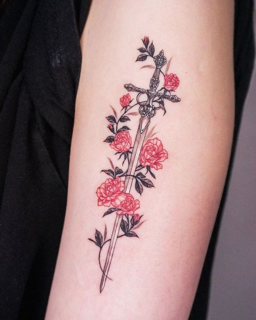 ig: roda.tattooer blackw;flower;red;sword