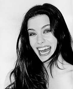 XXX riverpheonixs:  Liv Tyler by Ellen von Unwerth. photo