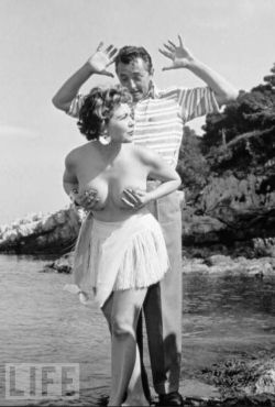 retrogasm:  Robert Mitchum & Simone Silva