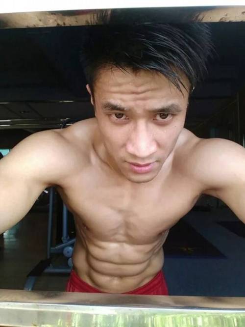 surfsurf69:  chinesegaypic:  大陆某健身教练  讚 