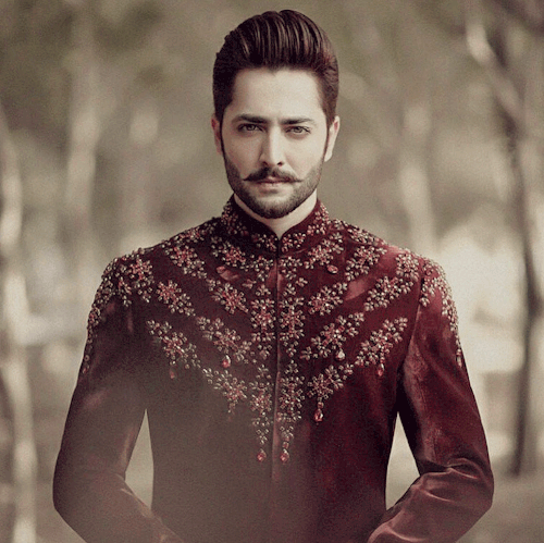 How insanely hot and regal does Danish Taimoor look? Drooling!