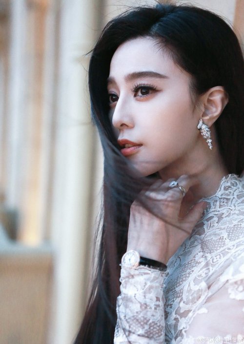 sicksadworlds:we are blessed to be on earth while Fan BingBing exists