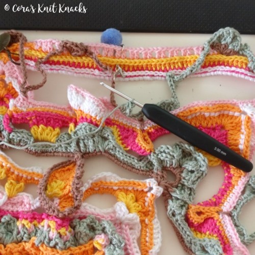 hooked-at-weiss: corasknitknacks: NaKniCroMo - day 20 and year of yarn - March 20th - WIPWDoing some